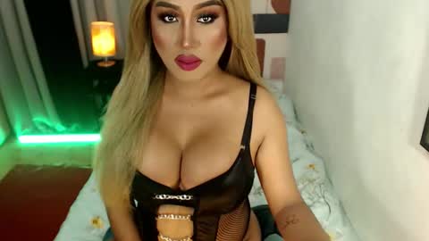 Snapshot of tshugescock chatting on December 23, 11:47 am SEDUCTIVEmistresCUMS online show from December 23, 11:47 am