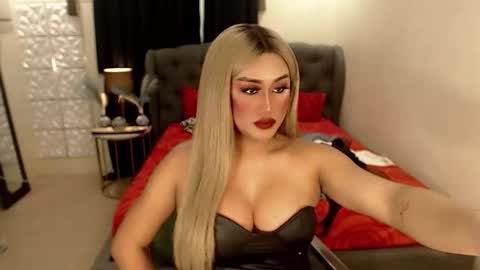 Snapshot of tshugescock chatting on September 12, 7:10 am SEDUCTIVEmistresCUMS online show from September 12, 7:10 am