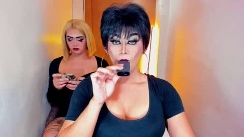 Nicoleeee online show from April 16, 12:33 am