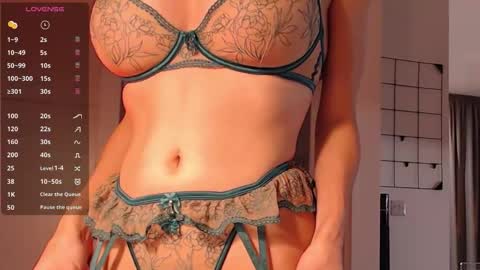 Valeria Martins online show from November 18, 9:18 pm