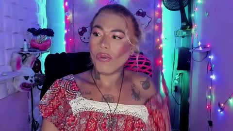 Snapshot of tsviolett chatting on December 6, 9:51 pm BellaRoxanna online show from December 6, 9:51 pm