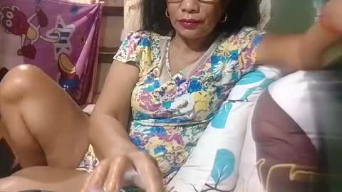 Mae online show from April 3, 10:17 pm