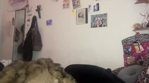 turntpixie online show from January 11, 6:30 am