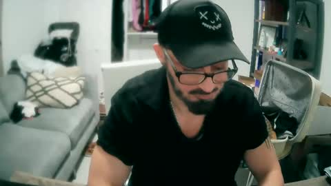 Snapshot of tuscan_taurus chatting on January 27, 7:14 am tuscan_taurus online show from January 27, 7:14 am