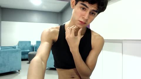 Snapshot of twink_waldorf chatting on December 13, 8:14 pm Twink Waldorf online show from December 13, 8:14 pm