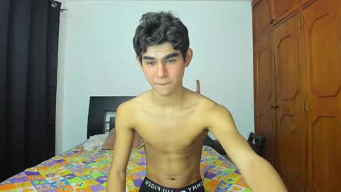 Snapshot of twink_waldorf chatting on October 7, 12:28 am Twink Waldorf online show from October 7, 12:28 am