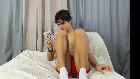 Snapshot of twink_waldorf chatting on September 21, 8:46 pm Twink Waldorf online show from September 21, 8:46 pm