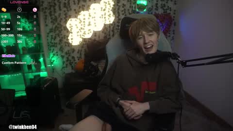 Snapshot of twinkben04 chatting on October 8, 8:04 pm Ben online show from October 8, 8:04 pm