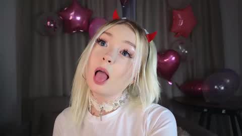 twinklefluff online show from November 30, 5:31 pm