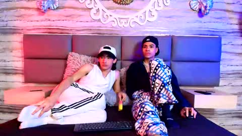 twinslovers_ online show from September 25, 8:49 pm