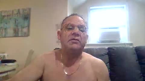 Twopeopleinlove online show from April 18, 12:29 pm