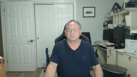 Twopeopleinlove online show from January 8, 11:38 am