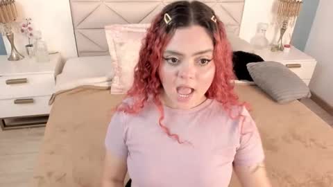 Twiggy online show from February 5, 10:24 pm