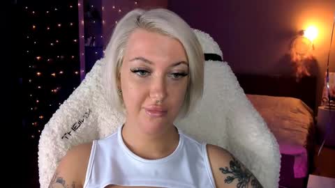 Snapshot of tykioty_miley chatting on December 11, 2:44 pm Miley online show from December 11, 2:44 pm