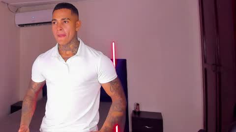 tyler_bell_ online show from March 27, 3:23 am