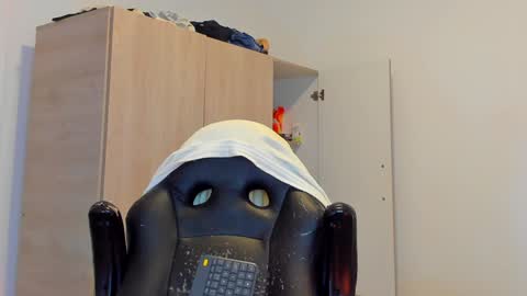     online show from January 15, 9:02 am