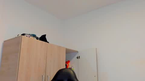     online show from March 3, 5:20 am