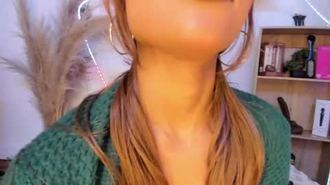 tylla__ online show from April 12, 11:20 pm