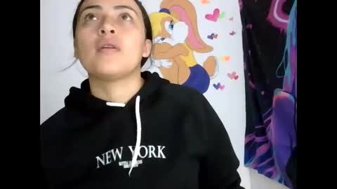 tyrahot_ online show from December 3, 9:32 am