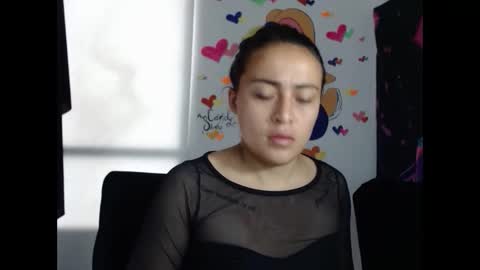 tyrahot_ online show from November 29, 11:51 am