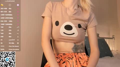 Snapshot of tyty_pupu chatting on September 29, 6:40 pm Christine 3 Next broadcast tomorrow at 2100 GMT 5 online show from September 29, 6:40 pm