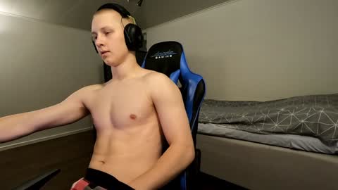 uijiujui online show from December 4, 9:51 pm