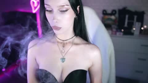 Izzy    online show from December 4, 4:21 pm