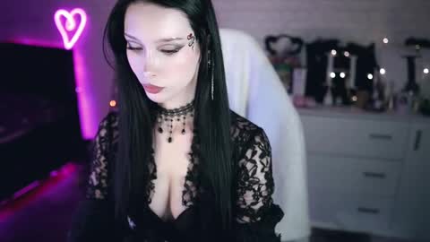 Izzy    online show from February 17, 5:34 pm