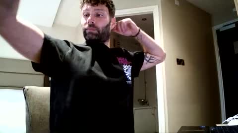 ukguyitsme online show from May 12, 12:36 pm