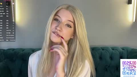 Vikki online show from May 31, 3:33 pm