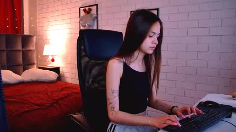 Ulia online show from April 19, 5:08 am