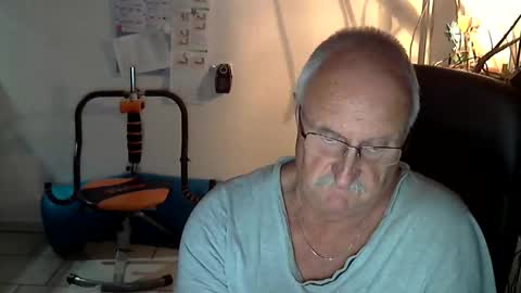 Ulli online show from May 7, 9:43 pm