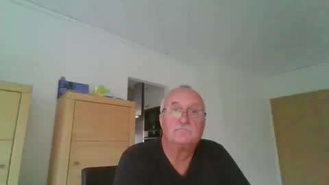 Ulli online show from May 14, 6:39 pm