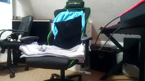 Mr.  Mrs. Smith online show from January 10, 7:35 am