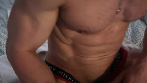 Um CM online show from April 6, 9:32 am