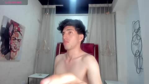 Snapshot of un_slutty chatting on February 17, 11:43 pm Un Slutty online show from February 17, 11:43 pm