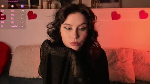 Una  online show from February 12, 11:03 am