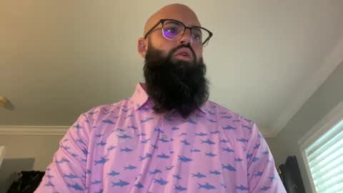 Snapshot of uncutbeard129840 chatting on October 10, 12:38 am uncutbeard129840 online show from October 10, 12:38 am