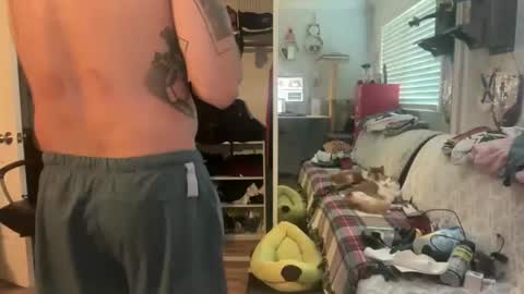 Snapshot of uncutbeard129840 chatting on October 17, 11:42 pm uncutbeard129840 online show from October 17, 11:42 pm