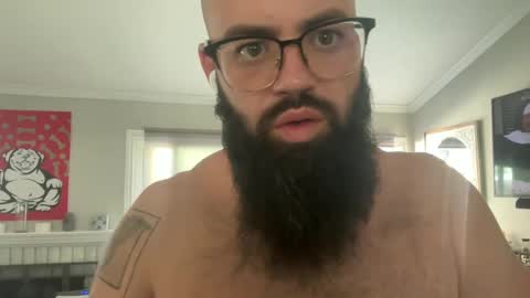 Snapshot of uncutbeard129840 chatting on October 3, 11:24 pm uncutbeard129840 online show from October 3, 11:24 pm