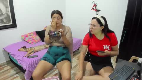 Snapshot of until_wet chatting on October 20, 10:59 pm Kary and jhoa online show from October 20, 10:59 pm