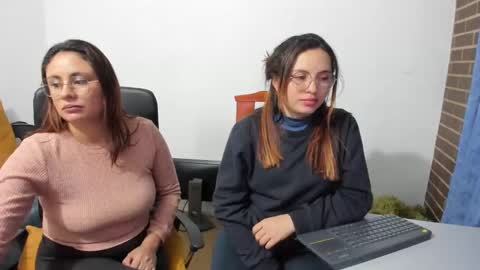 Snapshot of until_wet chatting on March 4, 3:22 am Kary and jhoa online show from March 4, 3:22 am