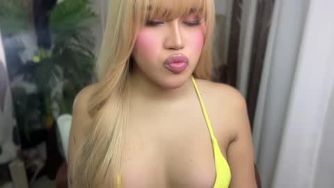 ur_bombshellpatty online show from May 17, 2:48 pm