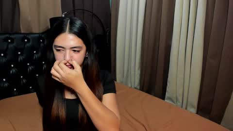 ur_girl_dwalker online show from March 30, 3:01 pm