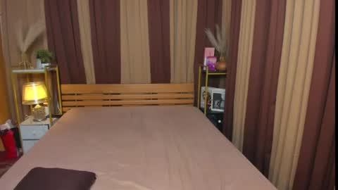 ur_girl_dwalker online show from April 30, 7:24 am