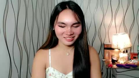 Snapshot of ur_innocent_girlx chatting on September 29, 11:09 am QUEENSY online show from September 29, 11:09 am