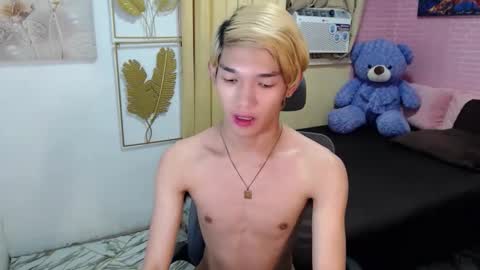 urasian_john20 online show from May 26, 7:36 am