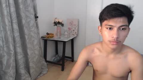 Snapshot of urcuteguy_jhonx chatting on September 14, 12:39 pm Dannie online show from September 14, 12:39 pm