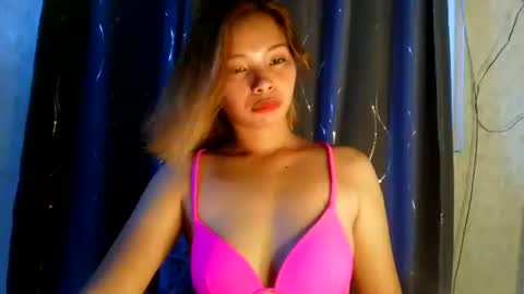 urcutiepiegirl online show from June 1, 4:47 am