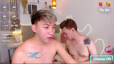 Snapshot of urdeityoflove_ chatting on October 14, 1:25 pm rose and khristine online show from October 14, 1:25 pm